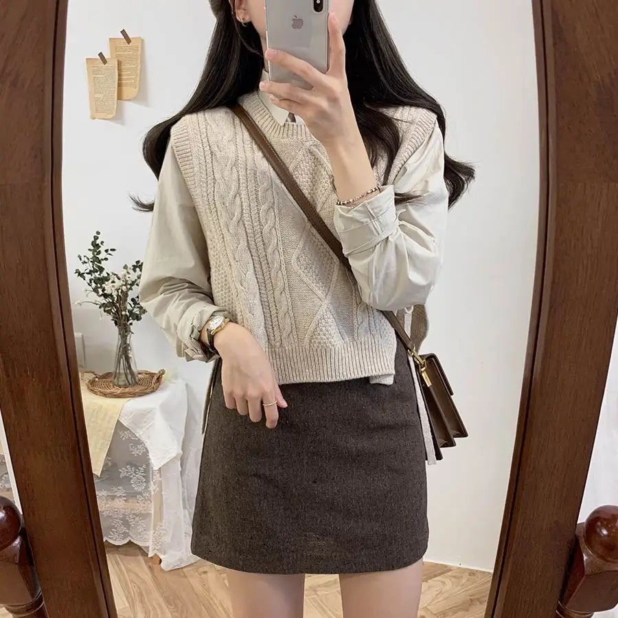 Dark Academia Lace Up Vest - Short Warm Sweater