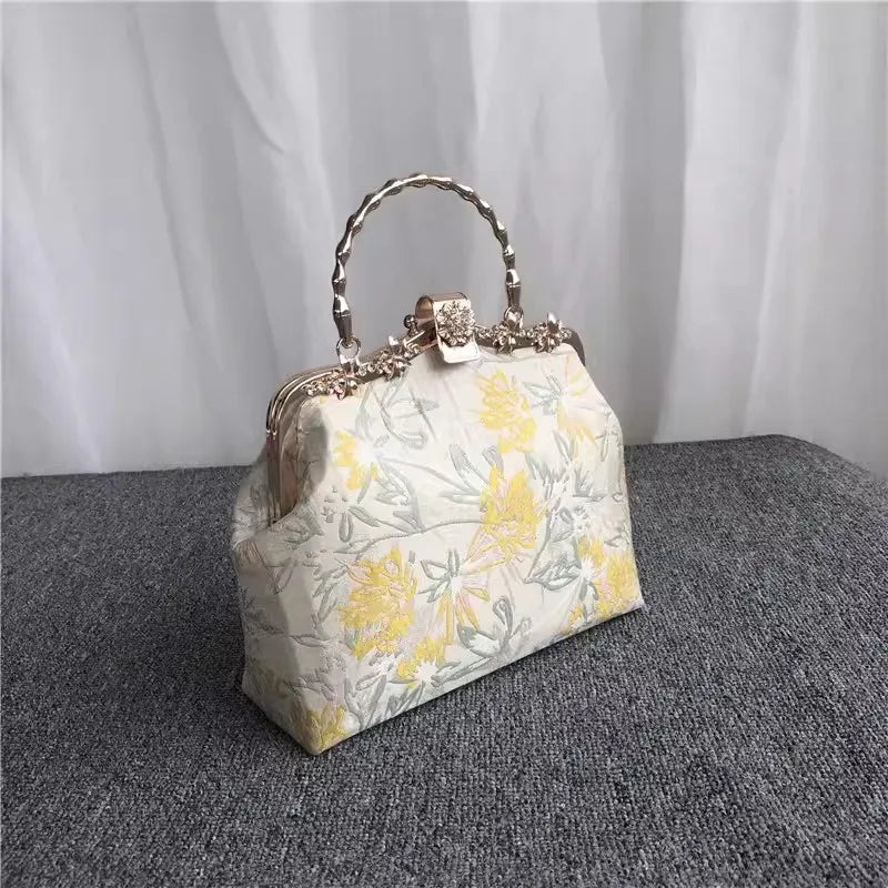 Dark Academia Floral Shell Lock Chain Crossbody